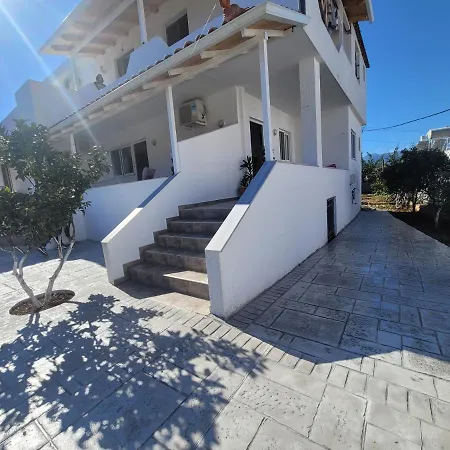 Veliaj ゲストハウス