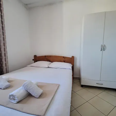 ゲストハウス Veliaj 3*