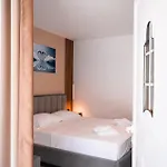 Guesthouse Veliaj 3*