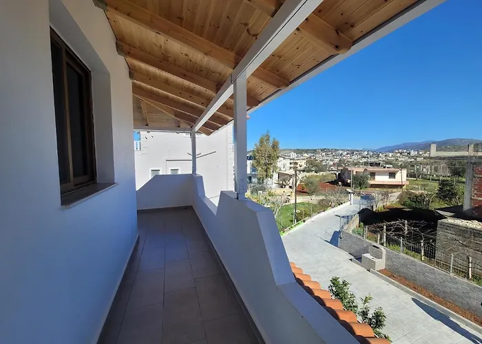 ゲストハウス Luxury Apartments Ksamil 3*