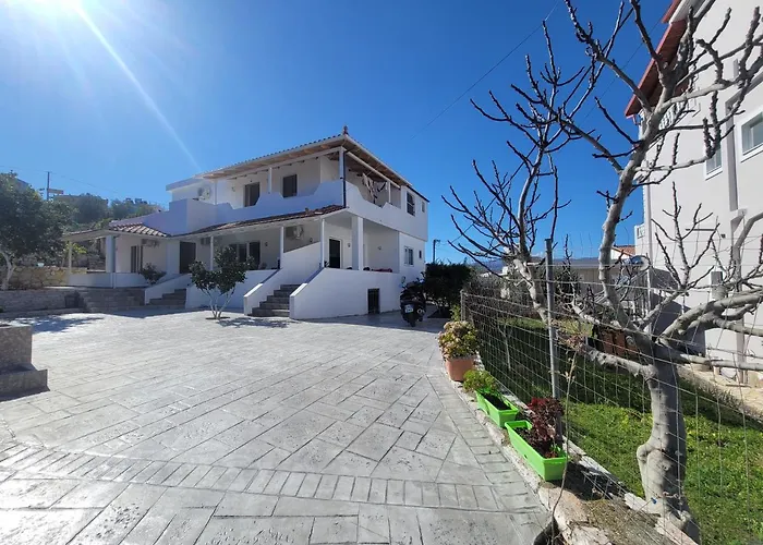 ゲストハウス Luxury Apartments Ksamil クサミル