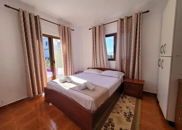 Guesthouse Veliaj 3* Ksamil